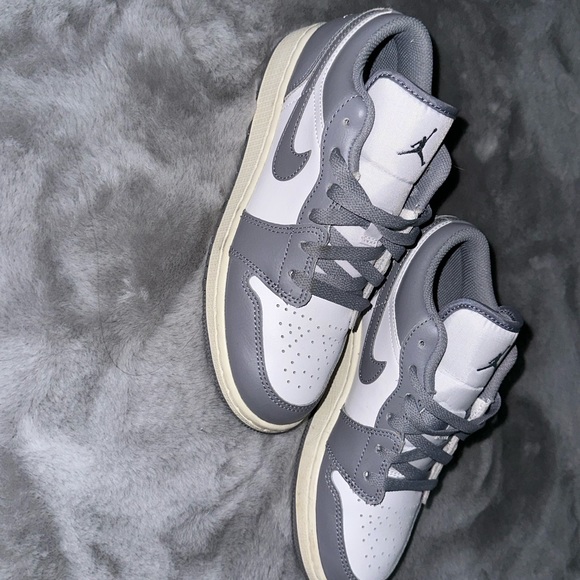 Low Jordan 1s - Picture 4 of 5